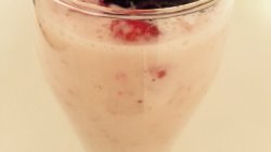 减肥轻断食——草莓酸奶奶昔