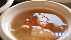 【芸芸小厨】清清凉凉的滋味——雪梨银耳木瓜糖水