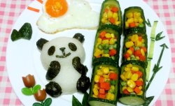 暖阳下“小熊猫吃竹子”儿童餐
