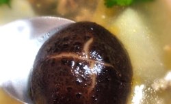 香菇萝卜鸭架汤
