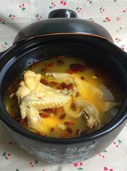 莲子红枣砂锅鸡汤