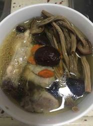 茶树菇鸡肉汤
