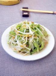 菠菜茎炒豆芽菜