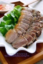 用最古老的方法烹饪猪肉—客家咸猪肉