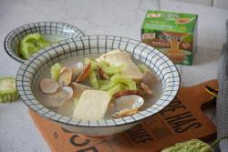 花蛤苦瓜豆腐汤