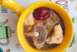 鲜猴头菇炖羊骨汤