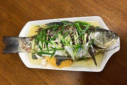 顺德油盐水蒸鲫鱼无酱油