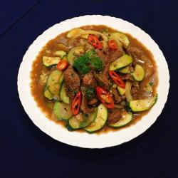 蚝油牛肉炒栉瓜