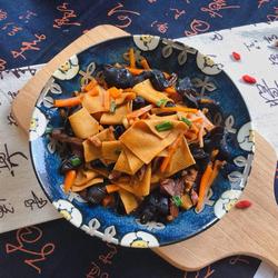 木耳冬菇焖千张