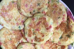 土豆火腿香葱鸡蛋饼