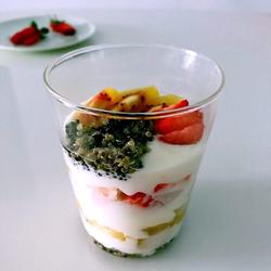 藜麦酸奶水果杯