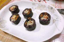 黑米紫菜饭团