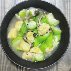 丝瓜烧真姬菇油豆泡