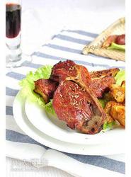 嫩入骨香的烤肉排