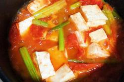 西芹番茄炖豆腐