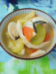 海鲜秀珍菇蔬菜汤