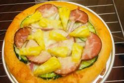 独家夏日零食:香肠菠萝蔬菜披萨8寸