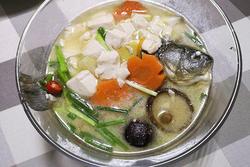 鲫鱼豆腐汤