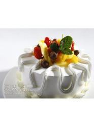 吊边和挤边的组合花边水果蛋糕-水果蛋糕图片-水果生日蛋糕