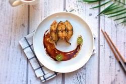 盐煎马鲛鱼与青柠的清爽邂逅