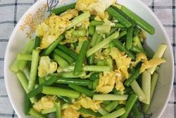 蒜苔炒鸡蛋