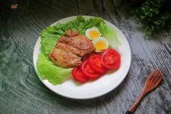 减肥餐——黑椒鸡胸肉色拉