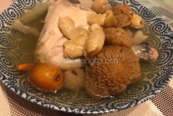 猴头菇花胶炖鸡肉汤