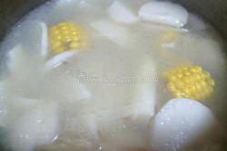 玉米笋片大骨汤