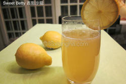 蜂蜜莱蒙水