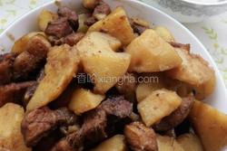 红烧肉炖土豆