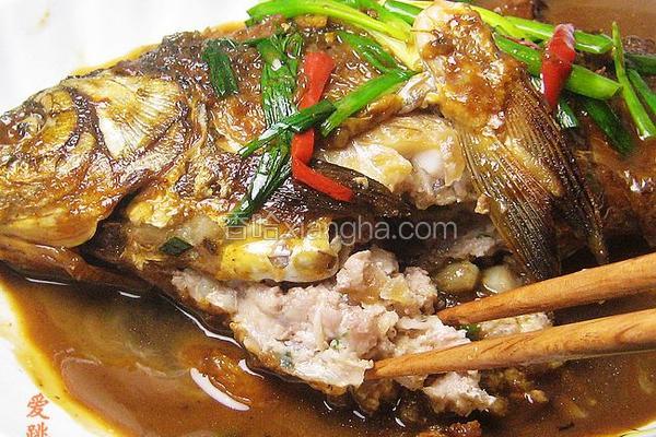 包瓜肉糜嵌鲫鱼