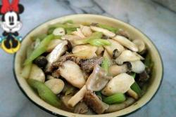 芹菜炒杂菇