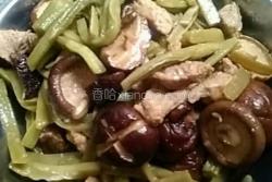 香菇瘦肉炒贡菜