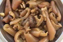 红烧猪皮炖蘑菇