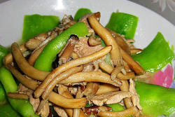 丝瓜炒茶树菇
