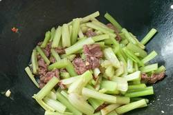 芹菜炒牛肉