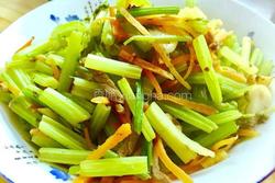 家常炒芹菜