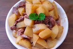 土豆块炖肉