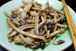 茶树菇炒猪颈肉
