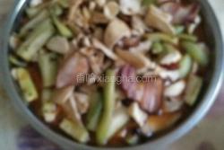 腊肉,丝瓜,蘑菇,菜