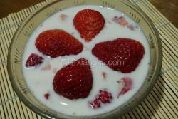 酸奶草莓大果粒