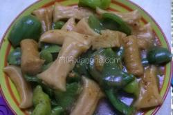 青椒炒虾饺