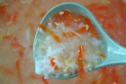 胡萝卜蛋花玉米粥