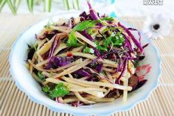 紫包菜拌土豆丝