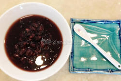 甜蜜紫米红豆粥