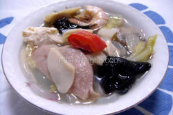 鱼丸菌类海鲜汤