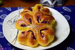 酸奶紫薯椰蓉面包