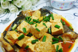 豆腐煮鱼头
