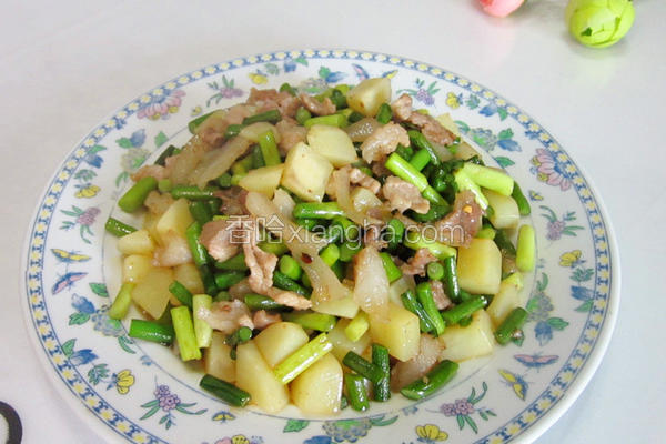 土豆蒜苔炒肉