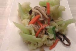 海鲜菇炒白花椰